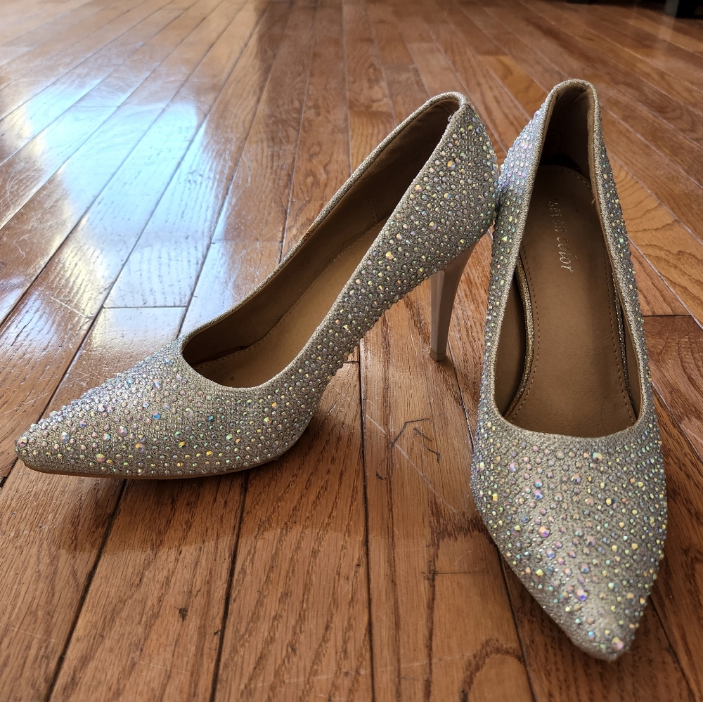 ⚪️👠 Glamorous Pointed Toe Pumps with Rhinestones 👠⚪️ - Picture 5 of 9